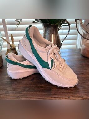 Women’s Nike Waffle Debut sneakers